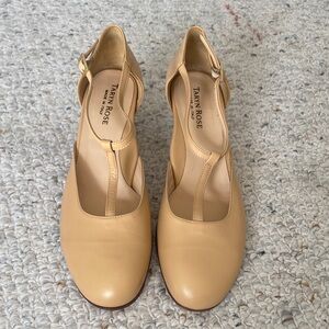 Taryn Rose Women's nude T-Strap Leather shoes